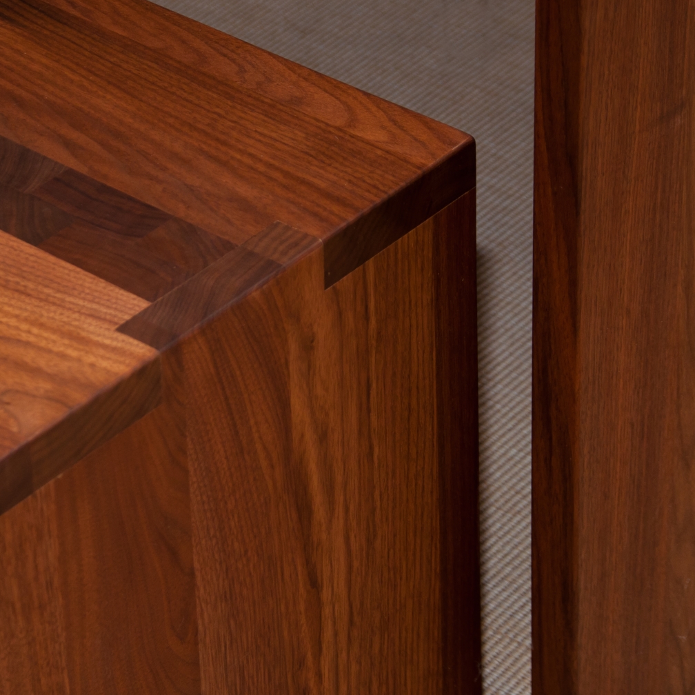 Eetkamer tafel notenhout inhout