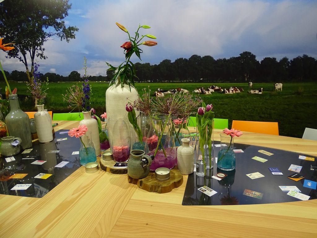 bedrijven-contact-dagen-tafel-close-up