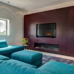 Kastenwand op maat gemaakt voor inbouw haard en TV. Deze kastenwand is gemaakt van MDF en op kleur gespoten. De deuren van de kast zijn tip-on/ greeploos.