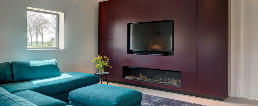 Kastenwand met TV en inbouwhaard