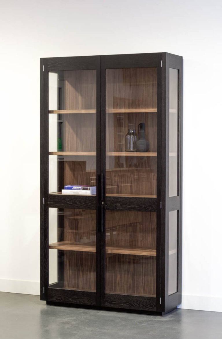 Maatwerk boekenkast, gemaakt door INHOUT, meubelmakerij in Rolde.