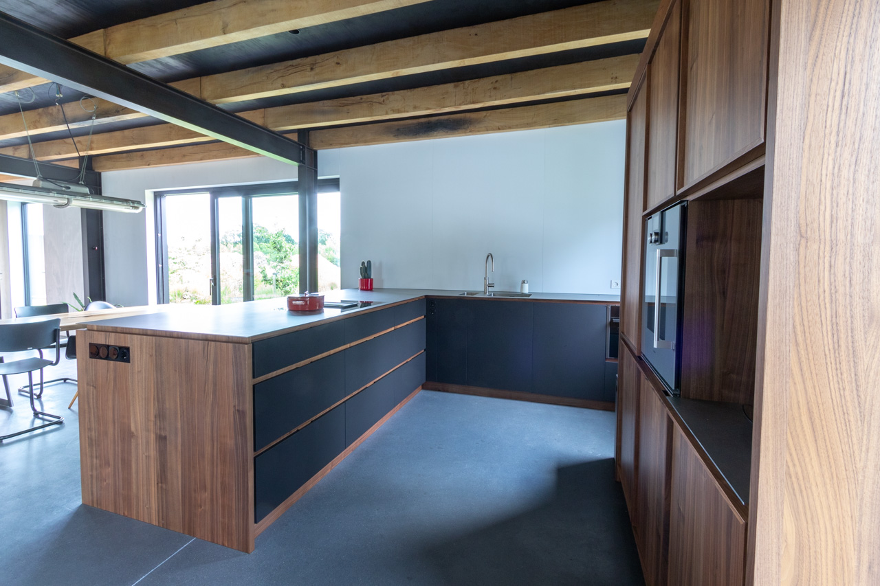 Maatwerk keuken door INHOUT, meubelmakerij in Rolde.