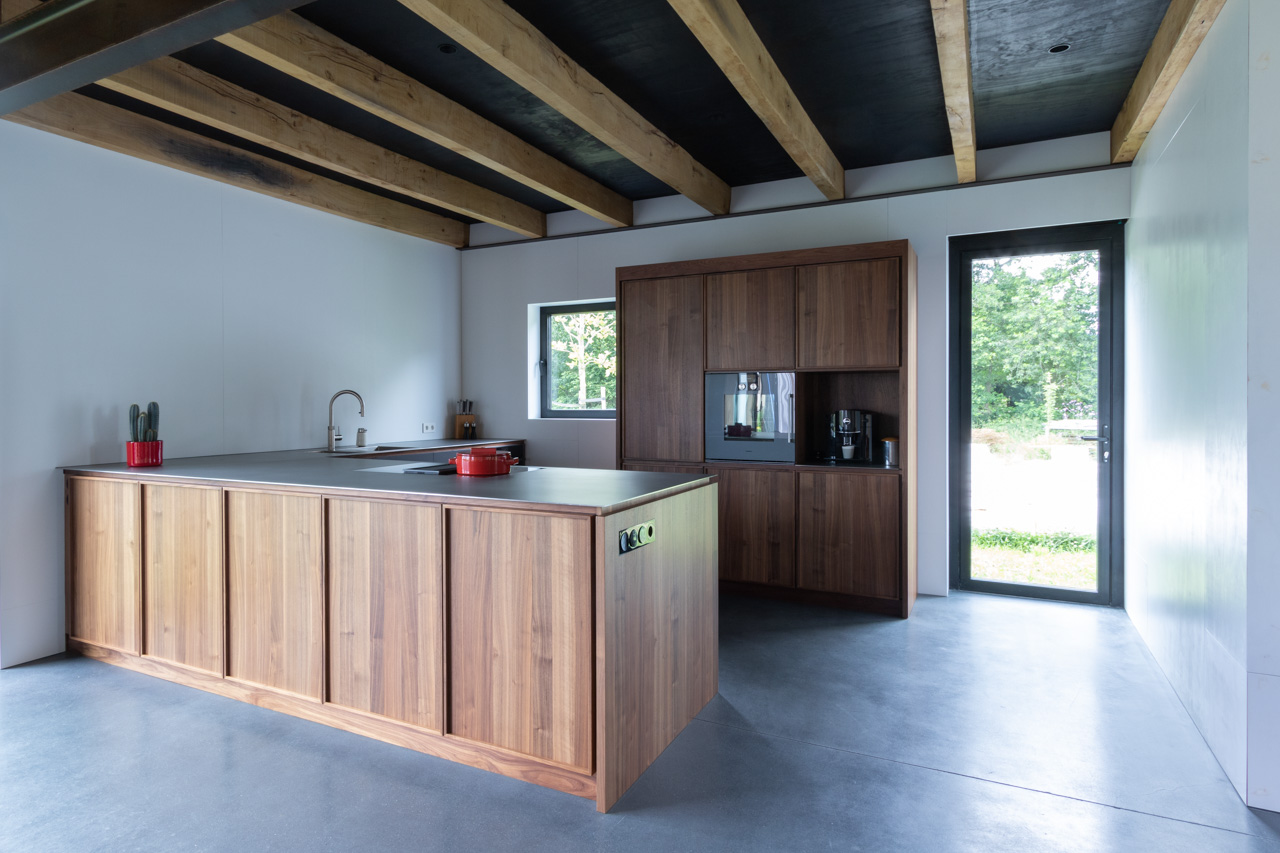 Maatwerk keuken door INHOUT, meubelmakerij in Rolde.