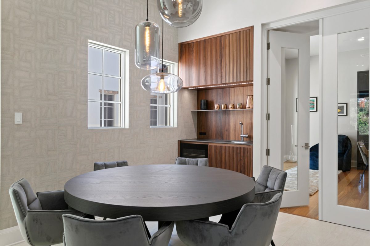 Pantry op maat gemaakt door INHOUT, meubelmakerij in Rolde.